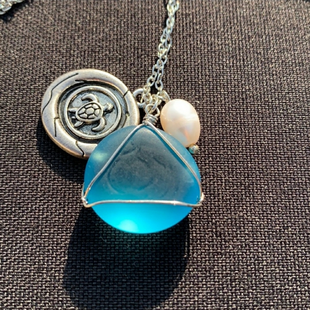 Sea Turtle Charm Necklace NWOT